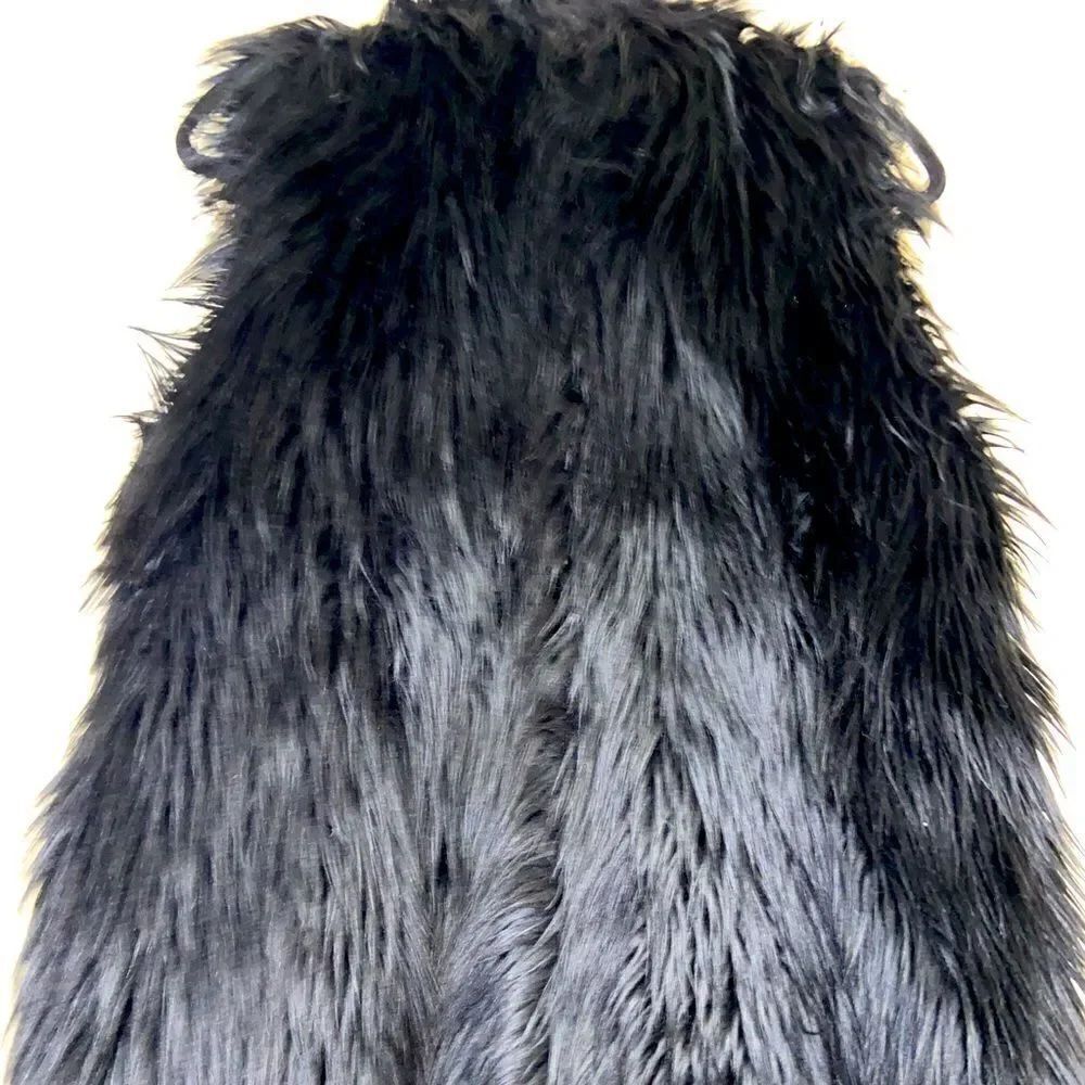 Black rivet black fur vest size meduim